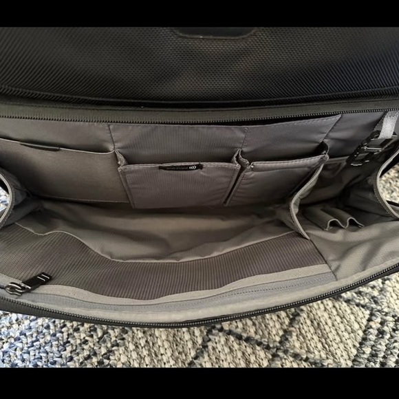 Briggs & Riley @Work Large Expandable Rolling Brief - Picture 9 of 10